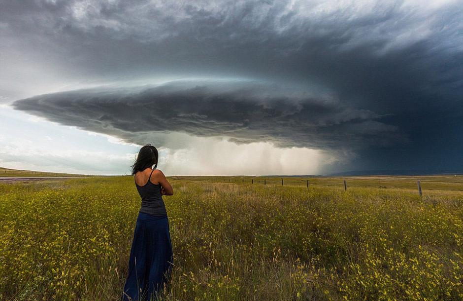 夫婦追逐風暴 丈夫為妻子拍“風暴寫真” 夫婦追逐風暴 丈夫為妻子拍“風暴寫真”