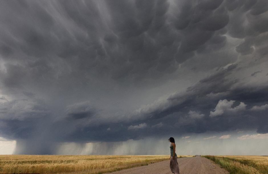 夫婦追逐風暴 丈夫為妻子拍“風暴寫真” 夫婦追逐風暴 丈夫為妻子拍“風暴寫真”