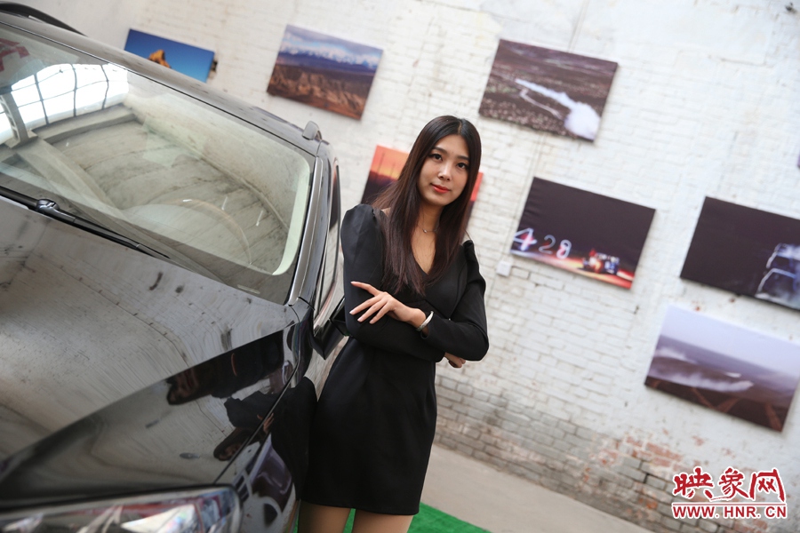 姐是車模，賽車的車。