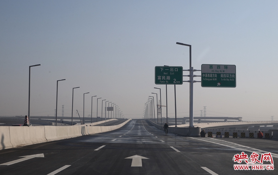 隴海高架往富民路方向和西四環(huán)出口。