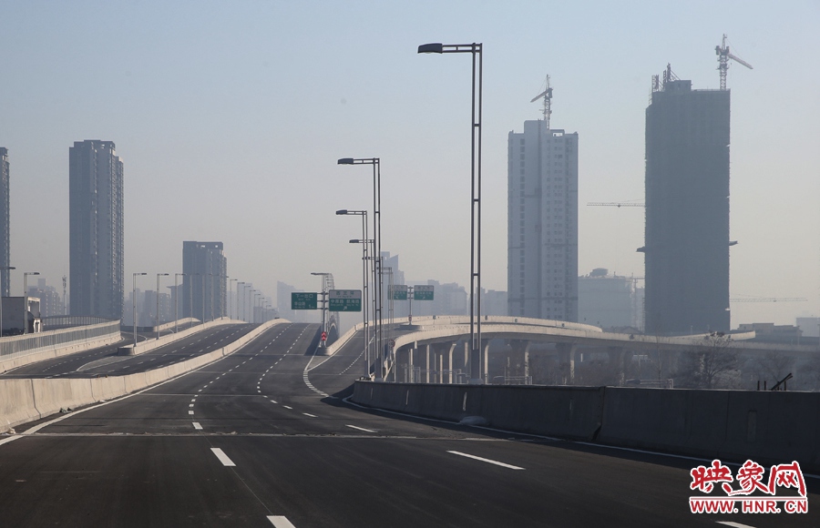 隴海高架與西三環(huán)立交。