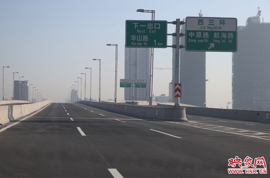 華山路方向與西三環(huán)出口。