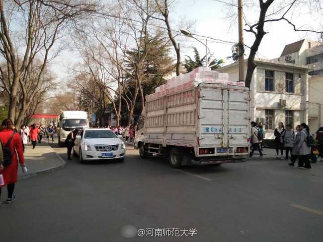 河南一高校為全校女生發(fā)衛(wèi)生紙福利(組圖) 河南一高校為全校女生發(fā)衛(wèi)生紙福利(組圖)