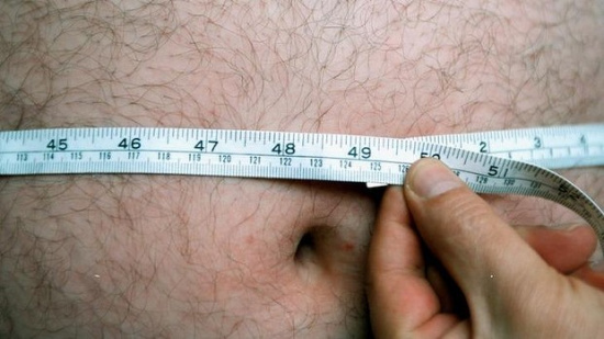 男子太胖死后停尸柜裝不下被殯儀館放車(chē)內(nèi)過(guò)夜