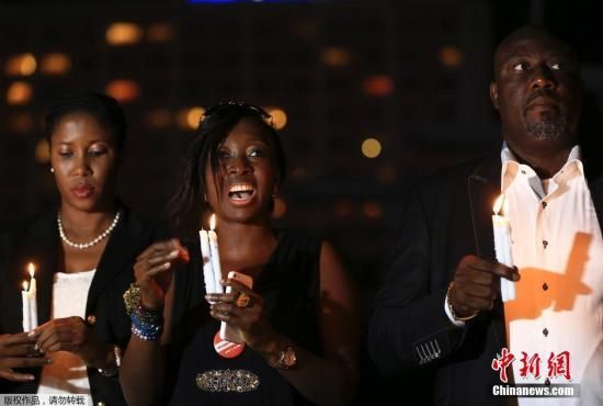 　資料圖：當(dāng)?shù)貢r間2014年8月26日，尼日利亞阿布賈，民眾舉行“帶回我們的女孩”活動為埃博拉病毒感