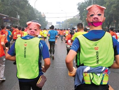 參賽現(xiàn)場(chǎng)，有“猴哥”就有“豬八戒”。