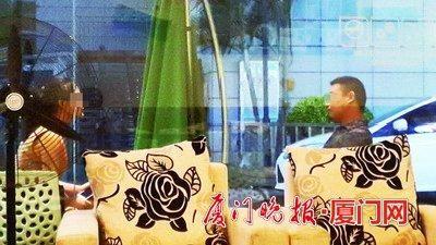 謝某約本報(bào)女記者在廈大附近一家咖啡廳見面，侃侃而談