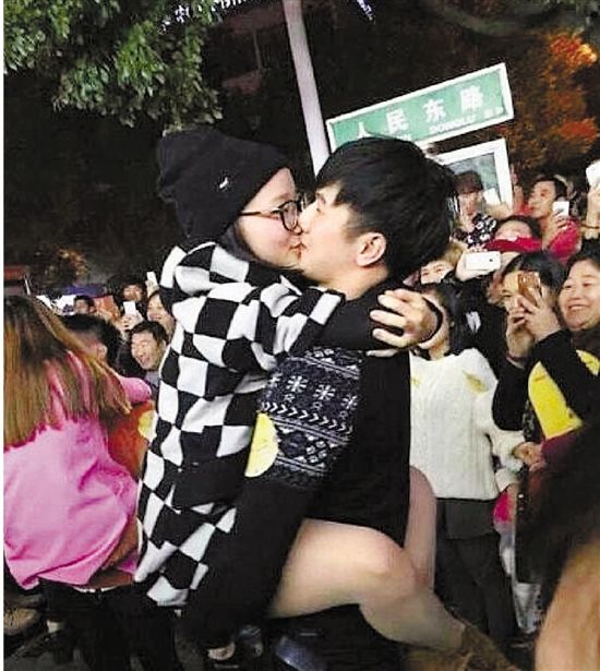 雖只是縣城的比賽，但水準(zhǔn)著實(shí)不低，居然有選手采用考拉式。