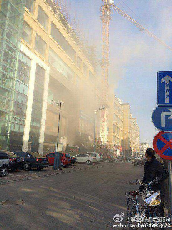 寧夏銀川街頭疑發(fā)生巨大爆炸 有人受傷(組圖) 寧夏銀川街頭疑發(fā)生巨大爆炸 有人受傷(組圖)