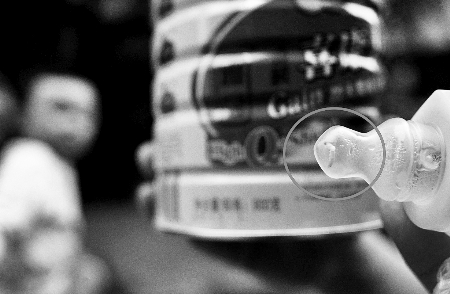 喂完奶粉后 奶瓶嘴里發(fā)現(xiàn)蛆蟲(chóng)