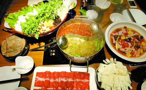 山西火鍋店爆炸事件后，鄭州用電磁爐的火鍋店生意火爆。