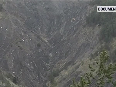 載150人空客A320客機在法國墜毀：客機一個黑匣子已找到 尚未發(fā)現有幸存者