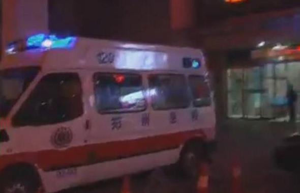 女兒不救父親，鄰居很憤怒