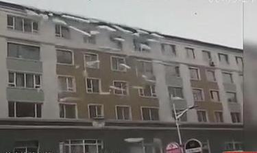 壯觀！樓房變冰雕瀑布