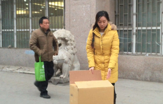 路遇行路艱難的人 你會(huì)出手嗎？