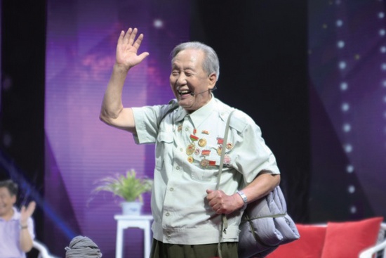 83歲，張立修打行軍包依然很迅速