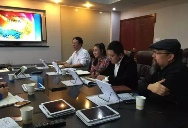 從右至左依次為趙財神，雅購供銷CEO許濤，農(nóng)團聯(lián)盟創(chuàng)始人王婷。