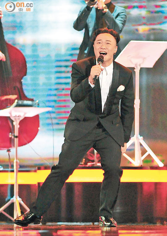陳奕迅不負(fù)眾望，終于榮登金曲歌王寶座。