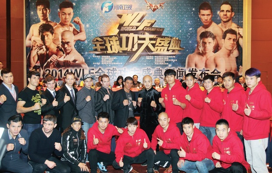 新聞發(fā)布會上，中外選手齊聚一堂。