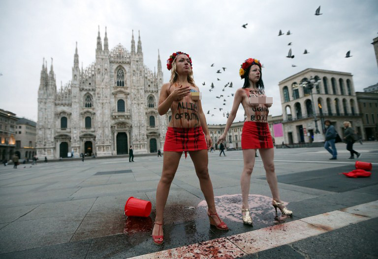 烏女權主義者半裸鬧場亞歐峰會 “潑血”抗議普京