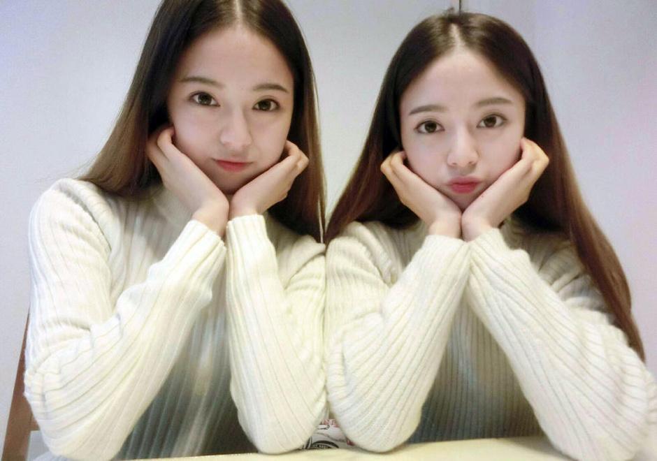 最美雙胞胎姐妹?；ㄗ呒t 眾網(wǎng)友膜拜被其征服